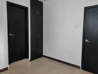 Departamento de alquiler en Samanes 1, Conjunto Cerrado, 1 parqueo.