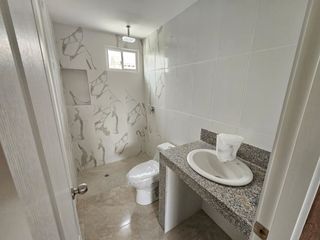 Foto 21 de Venta de Casa por Estrenar en la Urb. Casa Laguna, etapa Paradisa cerca del C.C Riocentro El Dorado.