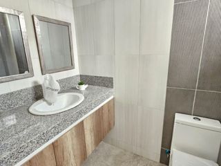 Foto 6 de Venta de Casa por Estrenar en la Urb. Casa Laguna, etapa Paradisa cerca del C.C Riocentro El Dorado.
