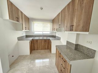 Foto 11 de Venta de Casa por Estrenar en la Urb. Casa Laguna, etapa Paradisa cerca del C.C Riocentro El Dorado.