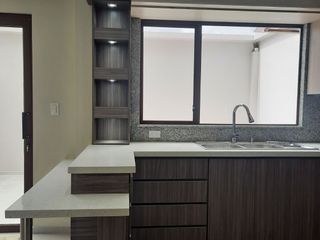 SE VENDE CASA DE LUJO,  POR ESTRENAR, SECTOR COLEGIO SANTANA, $135.000