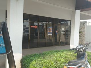 Foto 3 de ALQUILER DE LOCAL  EN PLAZA  COMERCIAL URB. MALLORCA VILLAGE