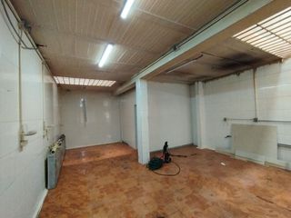 Foto 2 de Vendo en el barrio troncal Casa Bodega