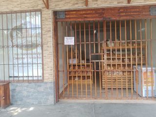 Foto 1 de Vendo en el barrio troncal Casa Bodega