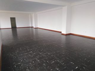 Foto 8 de Excelente oficina remodelada con muy buena ubicación