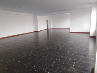 Foto 7 de Excelente oficina remodelada con muy buena ubicación