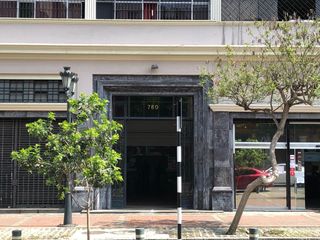 Foto 1 de Excelente oficina remodelada con muy buena ubicación