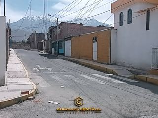 Foto 11 de Se Vende Casa con Terreno de 172 m² a Una Cuadra de La Av 53 EL EDEN CERRO COLORADO