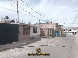 Foto 3 de Se Vende Casa con Terreno de 172 m² a Una Cuadra de La Av 53 EL EDEN CERRO COLORADO