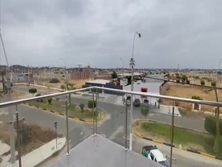 Foto 13 de VENTA DE CASA EN ESTRENO DE TRES PISOS EN LA ENTRADA DE LA URB. MONTEBELLO