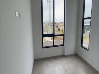 Foto 11 de VENTA DE CASA EN ESTRENO DE TRES PISOS EN LA ENTRADA DE LA URB. MONTEBELLO