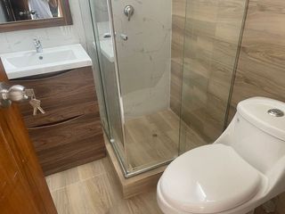 Foto 7 de VENTA DE CASA EN ESTRENO DE TRES PISOS EN LA ENTRADA DE LA URB. MONTEBELLO