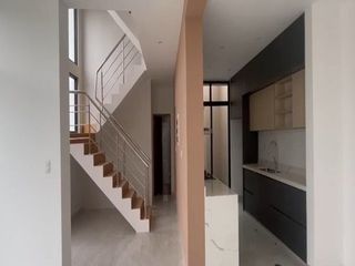 Foto 6 de VENTA DE CASA EN ESTRENO DE TRES PISOS EN LA ENTRADA DE LA URB. MONTEBELLO