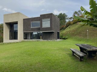 Casa contemporanea en reserva natural vía las Palmas