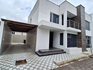 Foto 1 de RENTA CASA EN CONJUNTO SECTOR VALLE DE LOS CHILLOS