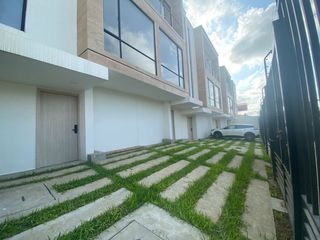 Departamento Triplex en Venta en Salinas