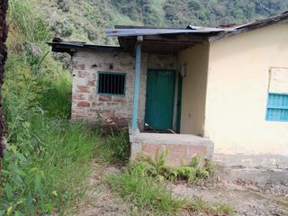 Te vendo esta casa finca bien barata en Barbosa Antioquia.