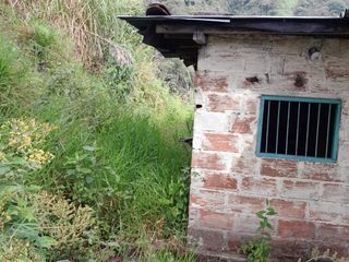 Te vendo esta casa finca bien barata en Barbosa Antioquia.