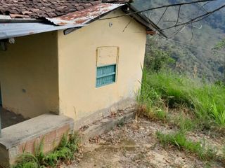 Te vendo esta casa finca bien barata en Barbosa Antioquia.