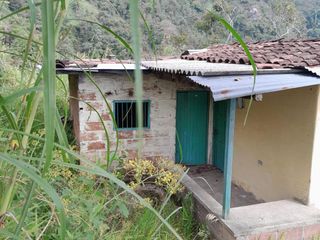 Te vendo esta casa finca bien barata en Barbosa Antioquia.