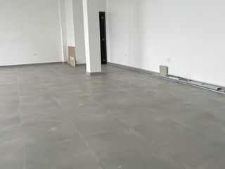 Foto 5 de rento oficina frente a la av. Quito de 90 m2 segundo piso