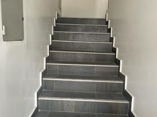 Foto 3 de rento oficina frente a la av. Quito de 90 m2 segundo piso