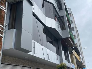Foto 1 de rento oficina frente a la av. Quito de 90 m2 segundo piso