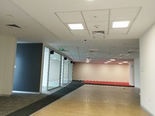 Edificio Lima Center - Oficina 100% implementada - 310 m2.