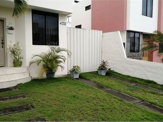 Foto 3 de Casa de Venta en urbanización de manta Manabí