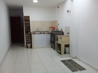 VENDO CASA 3 PLANTAS INDEPENDIENTES CON APARTAMENTOS, EL  TRONCAL CALI