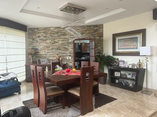 Foto 1 de VENTA DE CASA MUY AMPLIA EN VÍA A SAMBORONDÓN