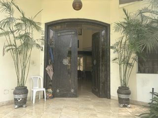 Foto 2 de VENTA DE CASA MUY AMPLIA EN VÍA A SAMBORONDÓN