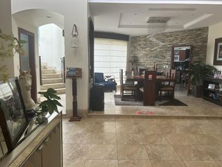 Foto 15 de VENTA DE CASA MUY AMPLIA EN VÍA A SAMBORONDÓN
