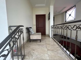 Foto 37 de VENTA DE CASA MUY AMPLIA EN VÍA A SAMBORONDÓN