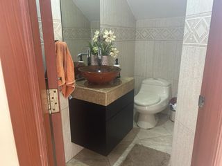 Foto 3 de VENTA DE CASA MUY AMPLIA EN VÍA A SAMBORONDÓN