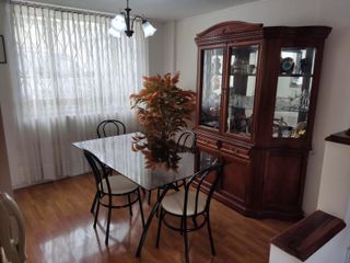 En venta casa 4 dormitorios, dos parqueaderos Quito Norte Condado