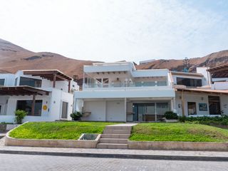 Hermosa casa de playa en exclusivo condominio