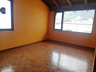 Casa en Alquiler de 2 plantas para vivienda u oficina, 280 metros, La Luz, Galo Plaza, Norte de Quito