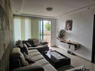 Venta de departamento con Vista Panorámica desde un cerro de 80 metros junto al Colegio San José frente a la urbanización Álamos Norte en Guayaquilegio San José La Salle, frente a la urbanización Los álamos Norte