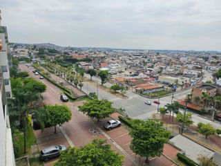 Venta de departamento con Vista Panorámica desde un cerro de 80 metros junto al Colegio San José frente a la urbanización Álamos Norte en Guayaquilegio San José La Salle, frente a la urbanización Los álamos Norte