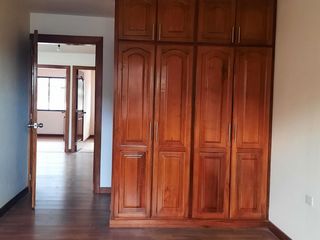 LA CASA QUE ESPERABAS!!! CON ÁREA VERDE, CALLE LOS ZANCOS. CUENCA  $128.000