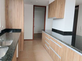 Venta o alquiler Hermoso departamento de 3 dormitorios ubicado en zona exclusiva, Quito Tenis .