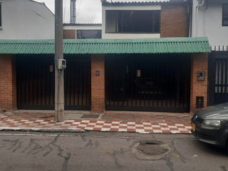 SE VENDE EXCELENTE CASA CERCA ESCUELA MILITAR JOSE MARIA CORDOBA