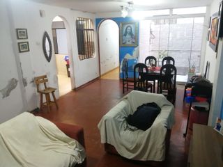 Se vende casa amplia de dos pisos con aires en San Martín