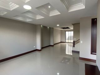 Villa en Venta sector el Arenal en Cuenca