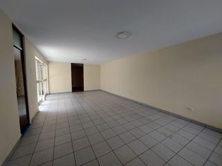 Foto 3 de Se Alquila Amplio Departamento A Pasos De Av. Micaela - Plaza vea Pascana