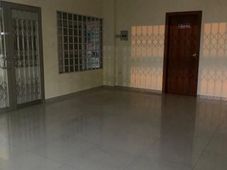 Foto 3 de rento local comercial en avenida Rio Lelia