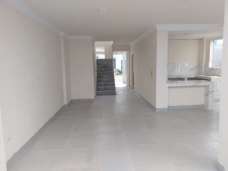 Foto 3 de Casa de venta en la Urb. San Antonio, Vía a Samborondón, 4 dormitorios.