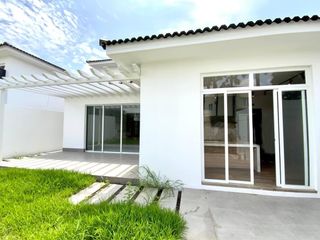 Venta de Casa de Estreno 4 Dorm. Isla Mocoli, Samborondón, Guayaquil