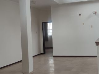Venta de casa grande con uso de suelo comercial, Kennedy Norte, Guayaquil